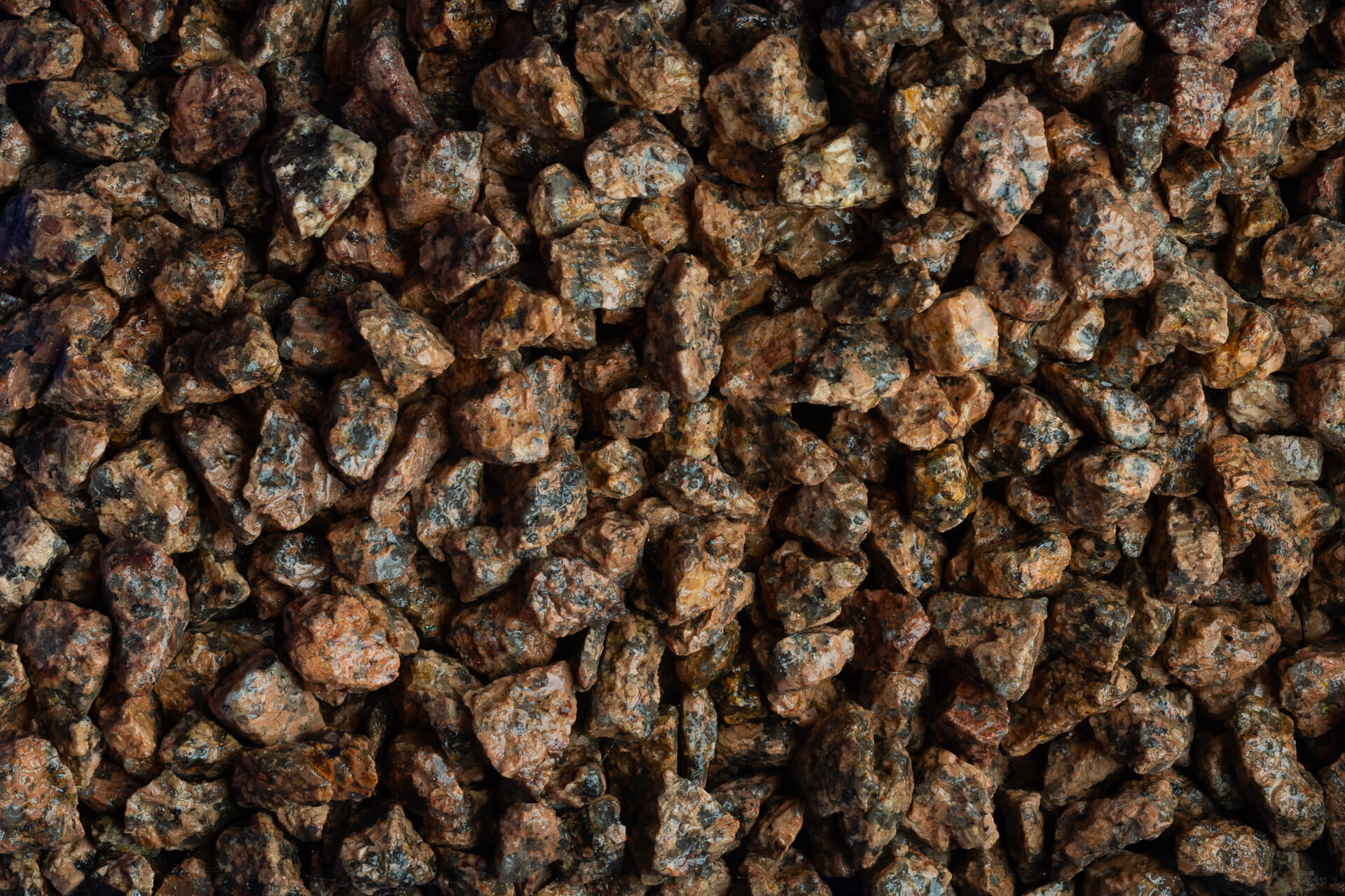 Red & Red/Black Granite Chippings