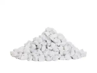 White granite chippings 8-11 mm.