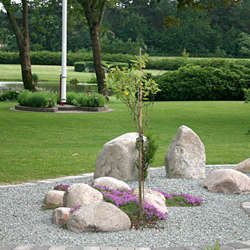 Grey granite chippings 11-16 mm.