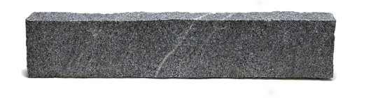 Mørkgrå granitkantsten - 7/20 cm.